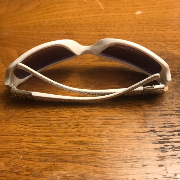 Coach White & Silver Coach Signature C sunglasses with Black signature C Case - Picture 6 of 15